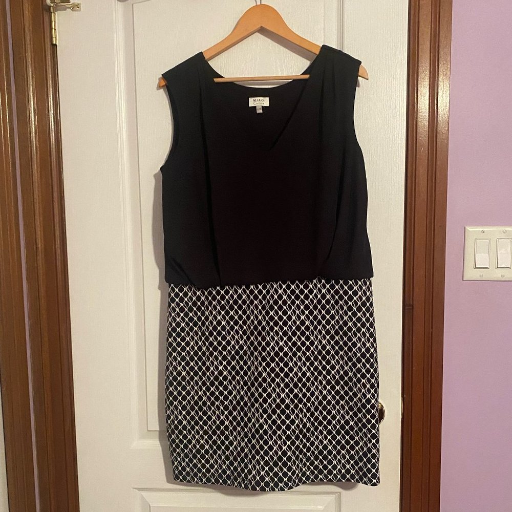 Formal dress - Picture 1 of 3
